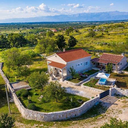 Holiday Home Ante With Beautiful Private Garden Nadin Exteriér fotografie
