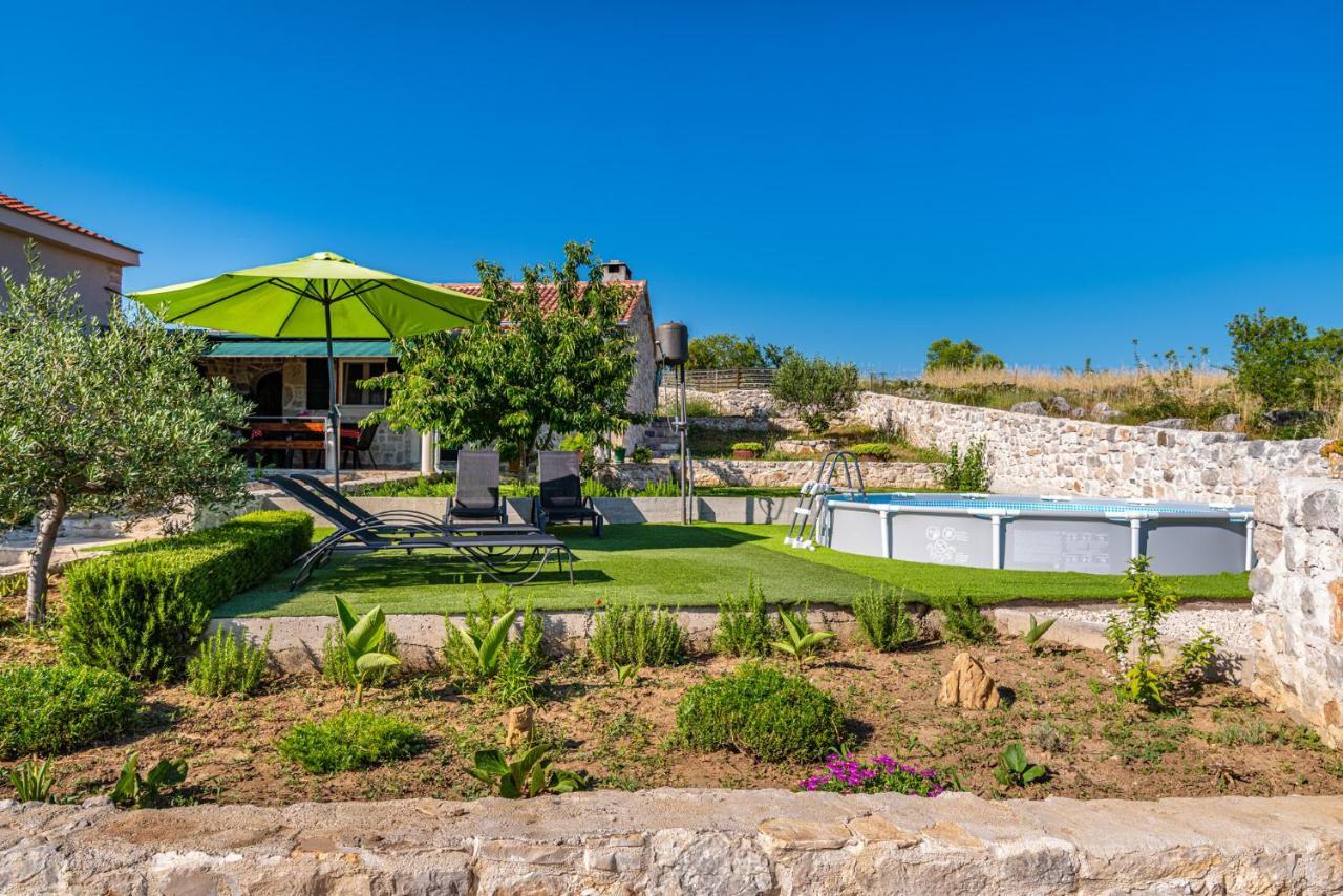 Holiday Home Ante With Beautiful Private Garden Nadin Exteriér fotografie