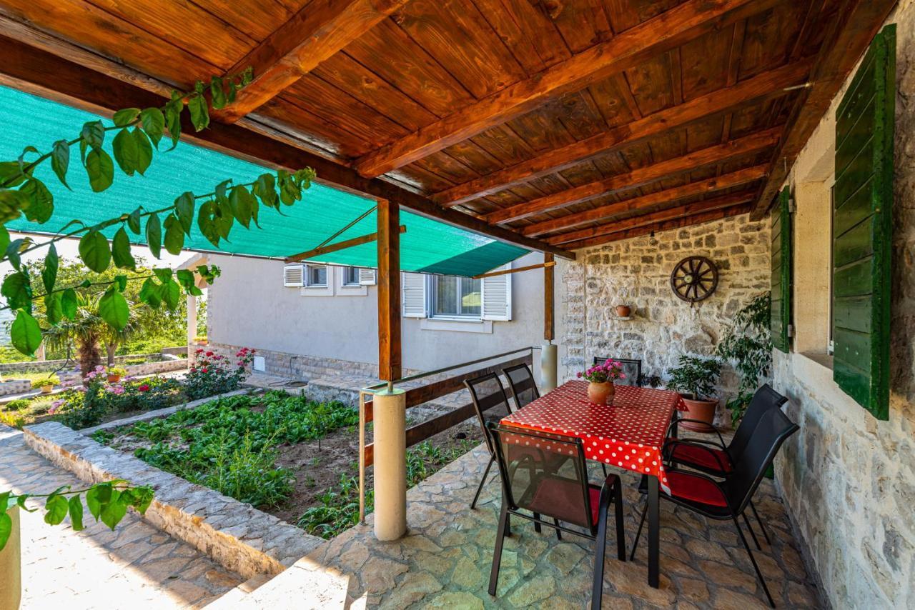 Holiday Home Ante With Beautiful Private Garden Nadin Exteriér fotografie