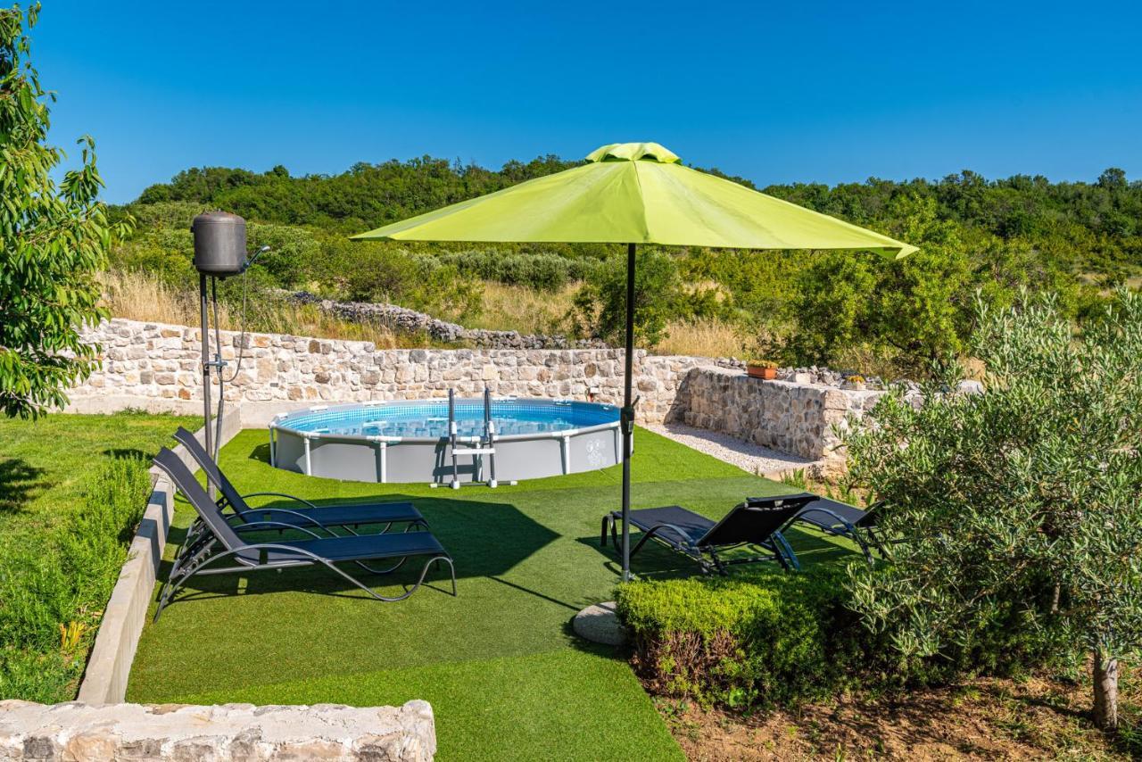 Holiday Home Ante With Beautiful Private Garden Nadin Exteriér fotografie