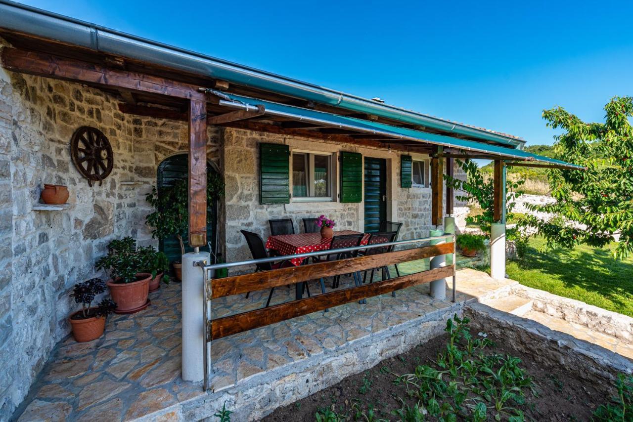 Holiday Home Ante With Beautiful Private Garden Nadin Exteriér fotografie