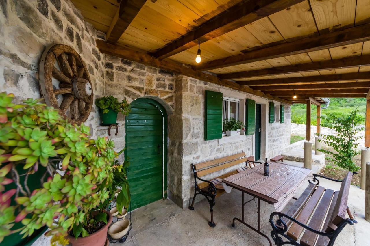 Holiday Home Ante With Beautiful Private Garden Nadin Exteriér fotografie