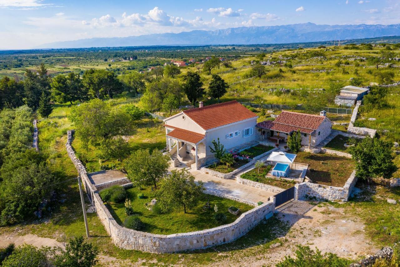 Holiday Home Ante With Beautiful Private Garden Nadin Exteriér fotografie